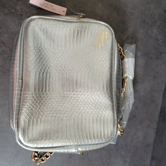 Victorias Secret Silver Faux Snakeskin Crossbody Bag With Gold Chain & Zipper - Picture 9 of 11